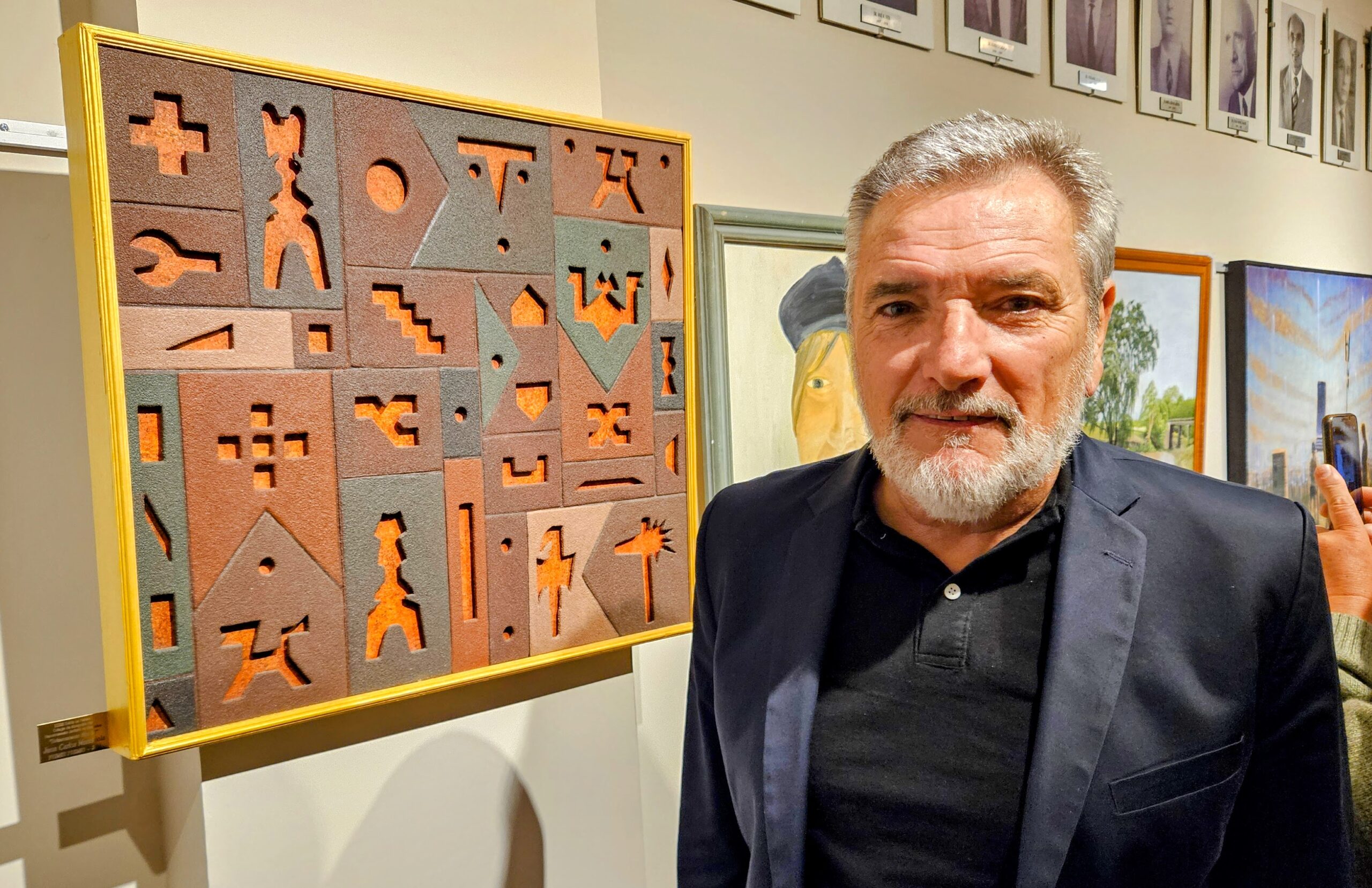 Juan Carlos Manchiola, artista ganador del Salón de Pintura 2024