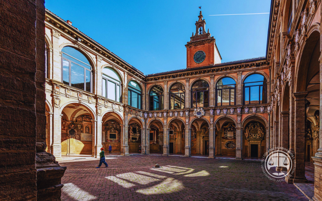 Especialización en Justicia Constitucional y Derechos Humanos, dictada y certificada por la Universidad de Bolonia, Italia.