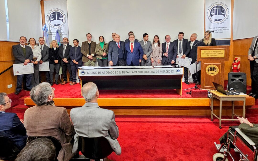 Emotivo acto de despedida a autoridades salientes, y bienvenida a entrantes